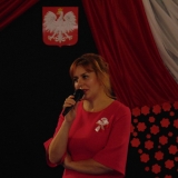 uczniowie-mwi-wiersze-i-piewaj-pieni-patriotyczne